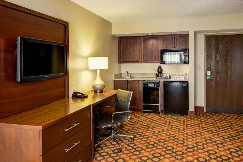 King Suite - Non-Smoking image 2