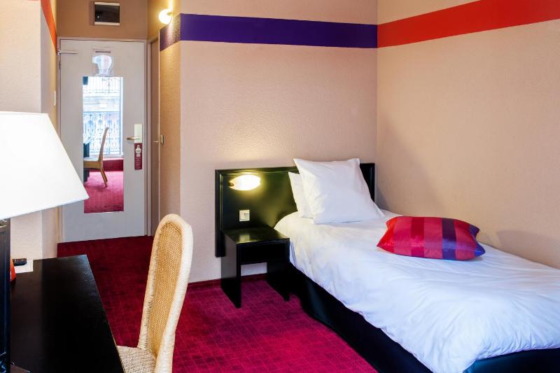 Small Single Room image 3