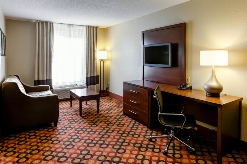 King Suite - Non-Smoking image 3