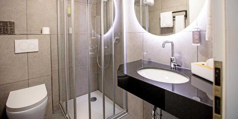 Double Room with Balcony image 4