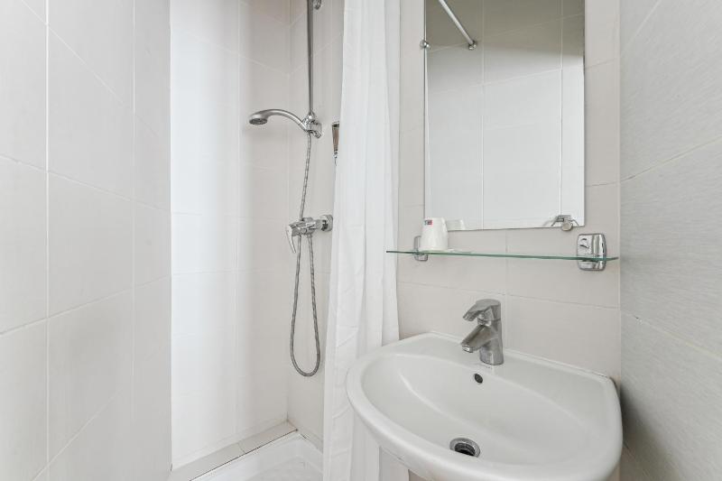 Single Room with Private Bathroom image 3