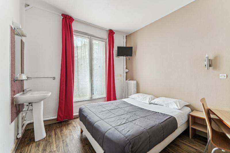 Standard Double Room with Shared Bathroom image 1