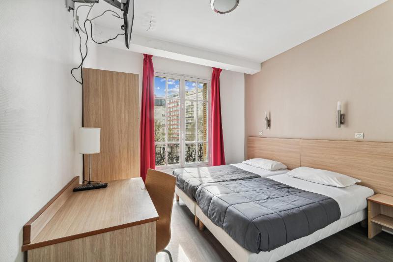 Twin Room with Private Bathroom image 3