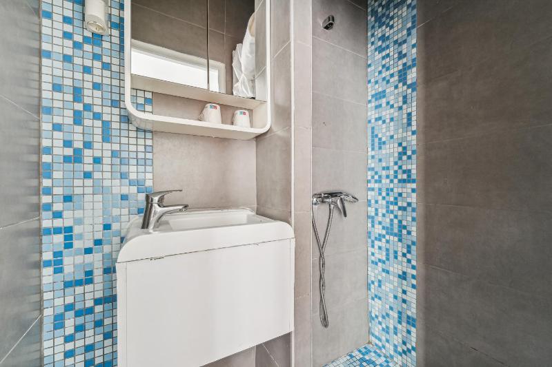 Double Room with Private Bathroom image 3