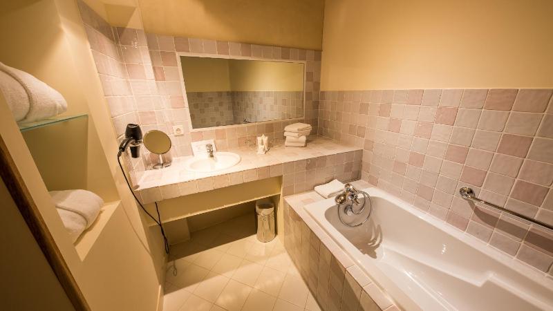 Twin Tradition Room image 4