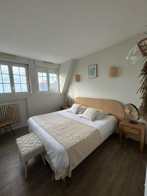 King Double Room image 3