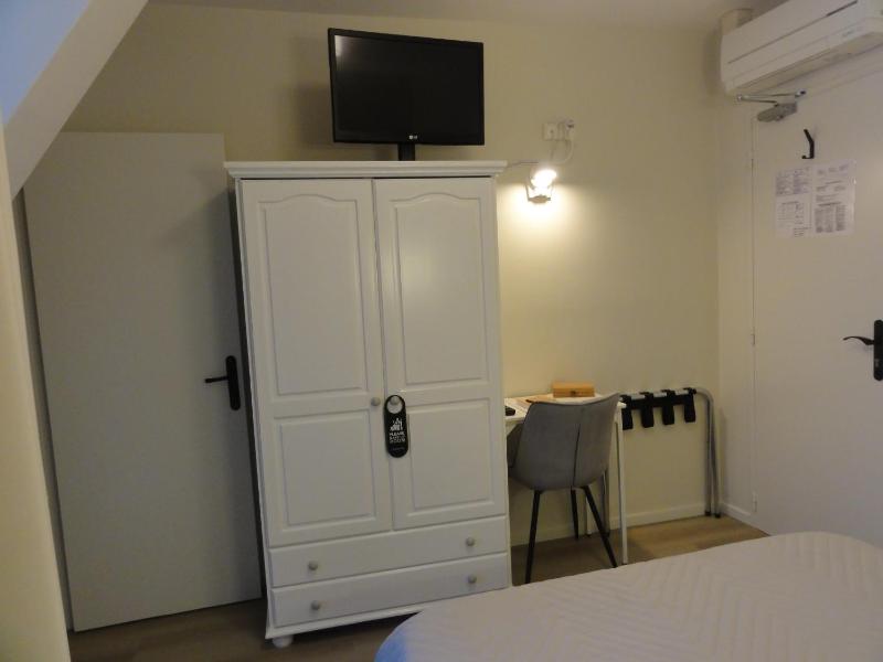 Double Room image 4