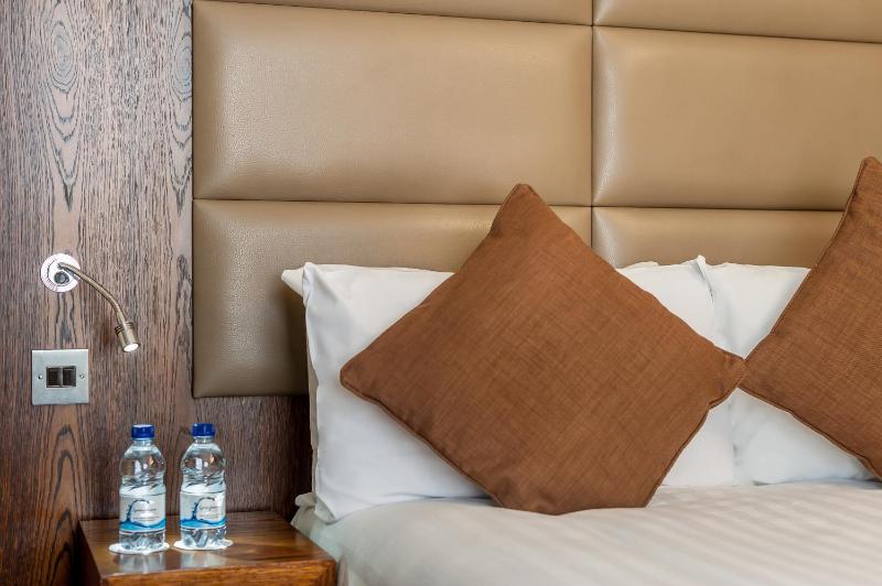 Small Double Room image 3