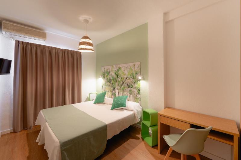 Double or Twin Room image 3