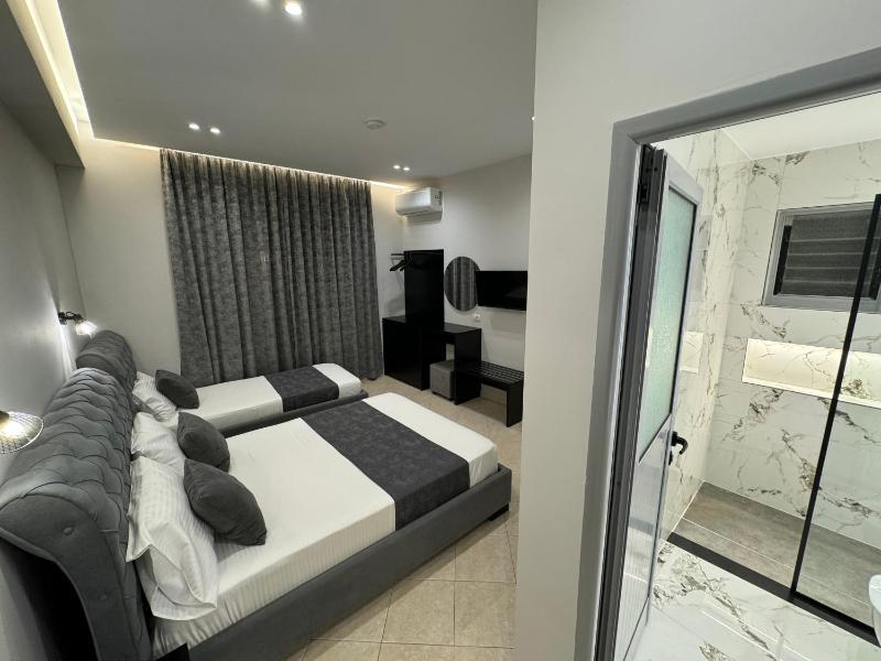 Superior Triple Room with Balcony and Side Lake View image 2