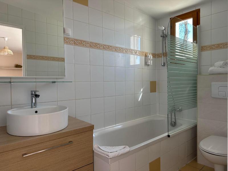 Independent Double Room with Private Terrace image 2