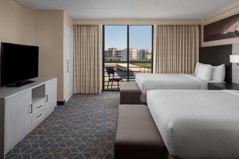 Embassy Suites By Hilton Hotel Phoenix-Biltmore - image 19