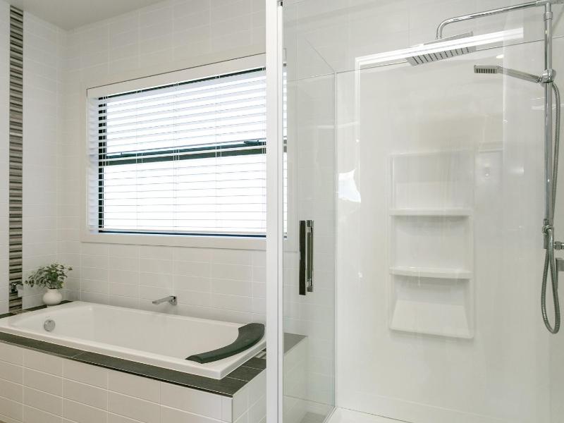 Lake Taupō Luxury Views with Spa Pool - image 14