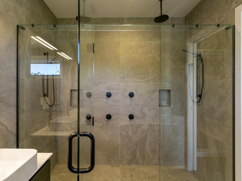Lake Taupō Luxury Views with Spa Pool - image 5