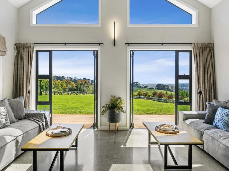 Lake Taupō Luxury Views with Spa Pool - image 24