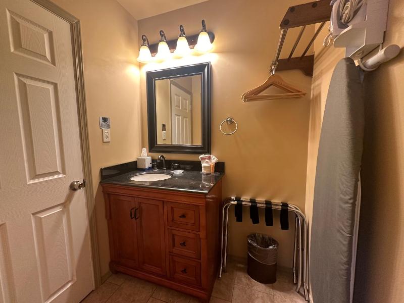 King Room image 3