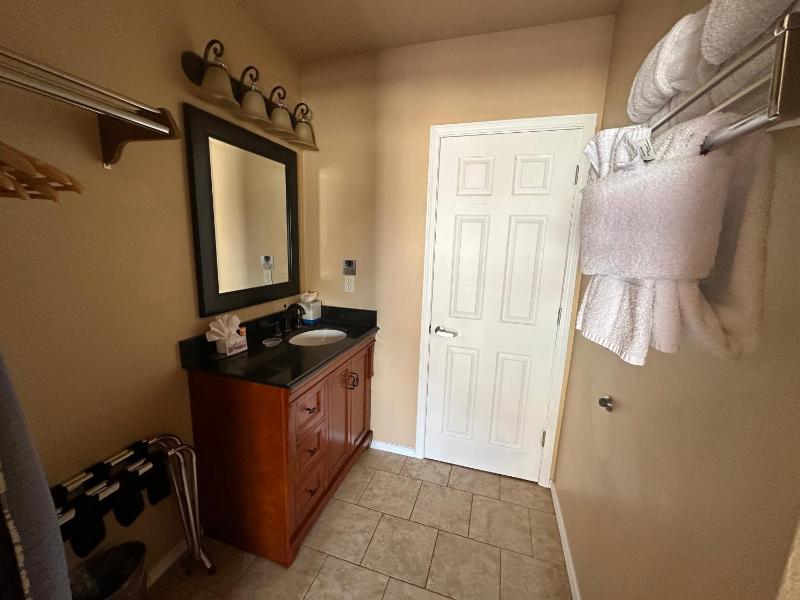 Queen Room image 3