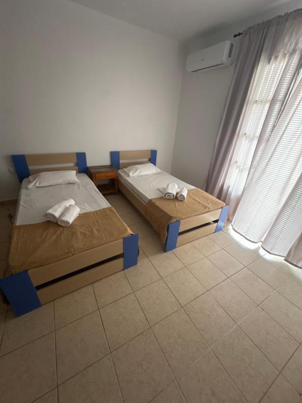 Twin Room image 1
