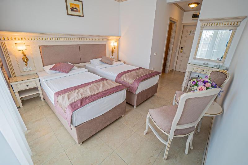 Superior Double or Twin Room image 4