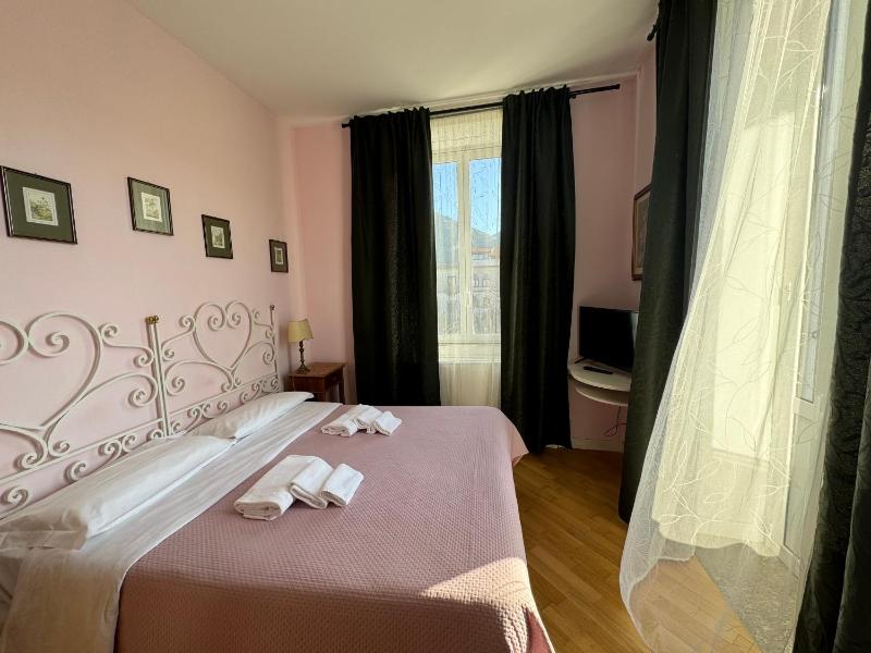 Deluxe Quadruple Room image 1