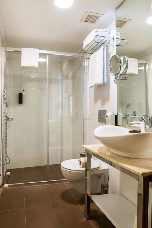 Comfort Quadruple Room image 3