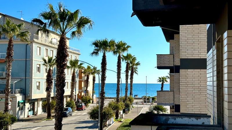 P013 - Porto Recanati, trilocale ristrutturato a 50mt dal mare Images