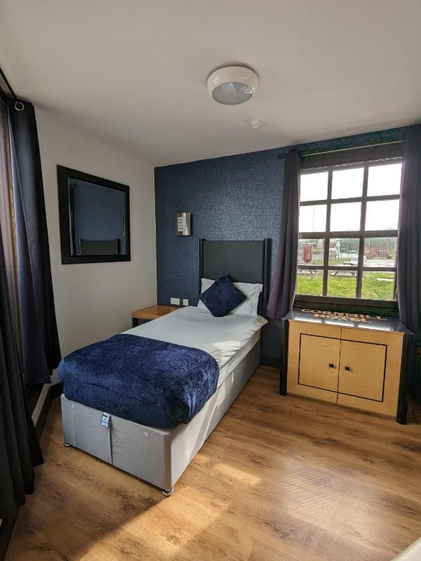 Standard Single Room image 1