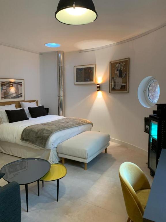 Deluxe Room image 1