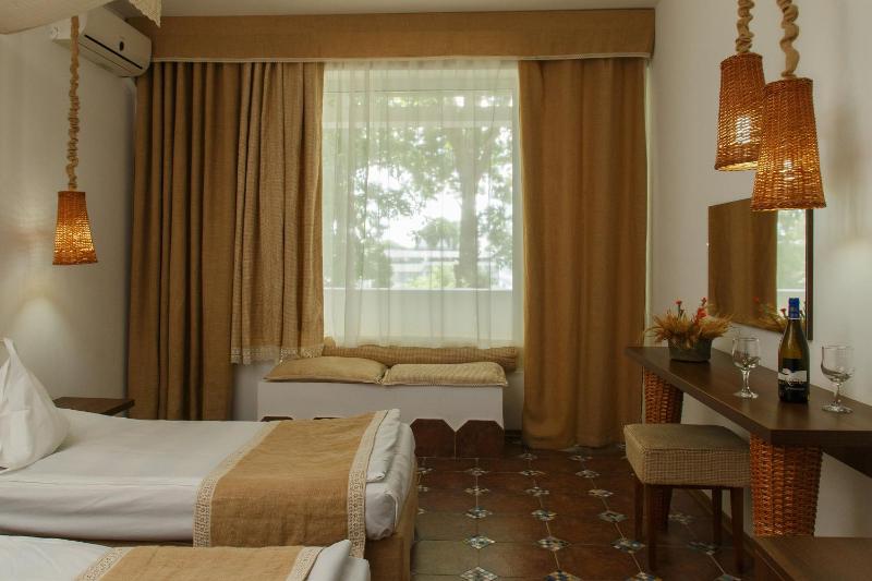 Standard Double or Twin Room with Balcony image 3