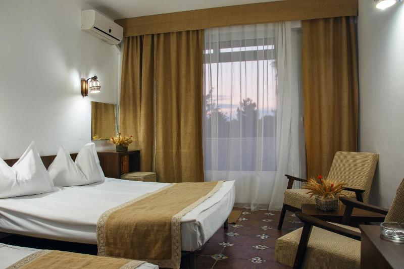 Double or Twin Room - Ground Floor image 4