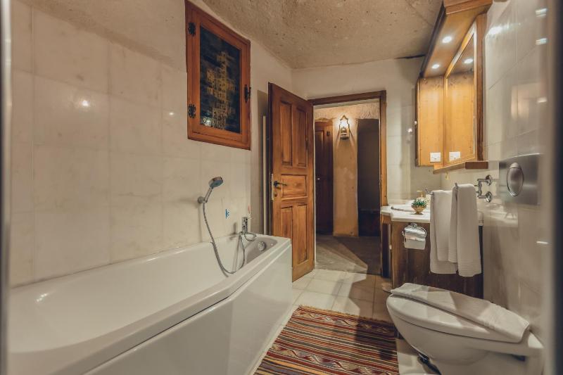 Deluxe Double Room image 2