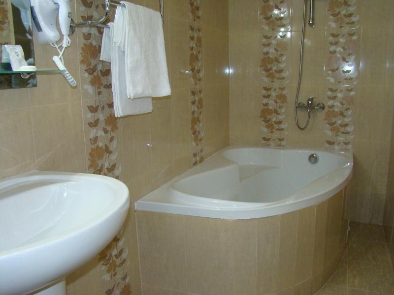 Superior Double Room with Balcony image 3
