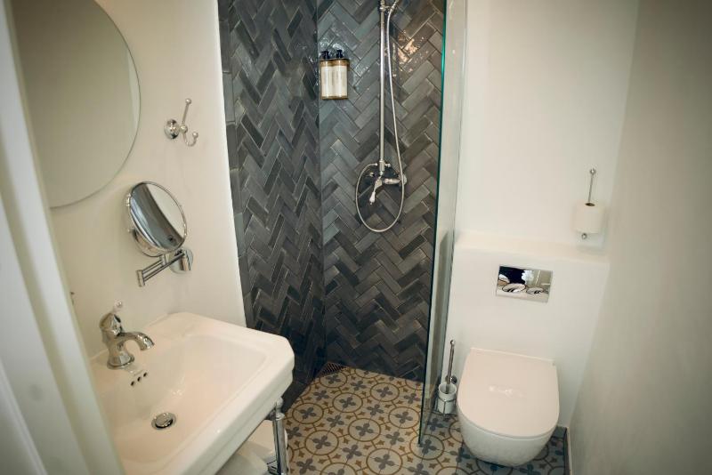 Deluxe Double Room image 4