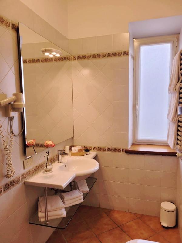Standard Triple Room image 4