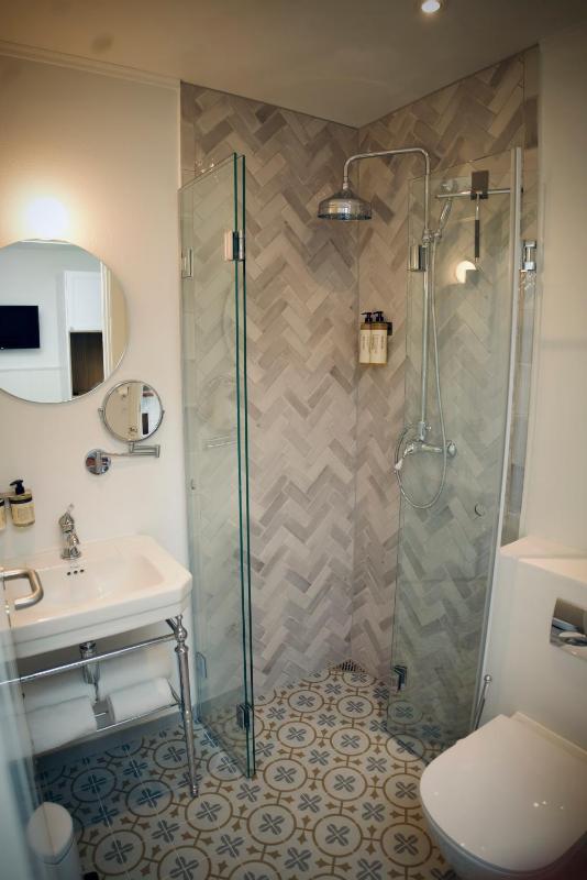 Single Room image 2