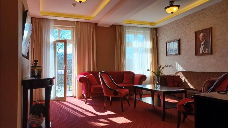 Deluxe Double or Twin Room image 1