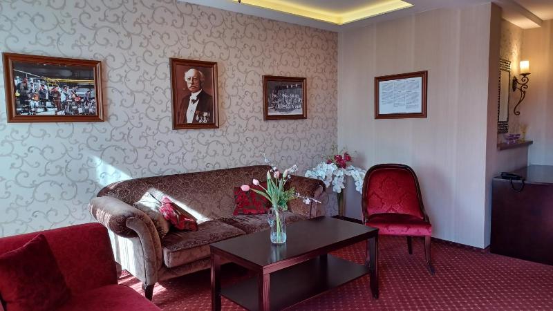 Deluxe Double or Twin Room image 2