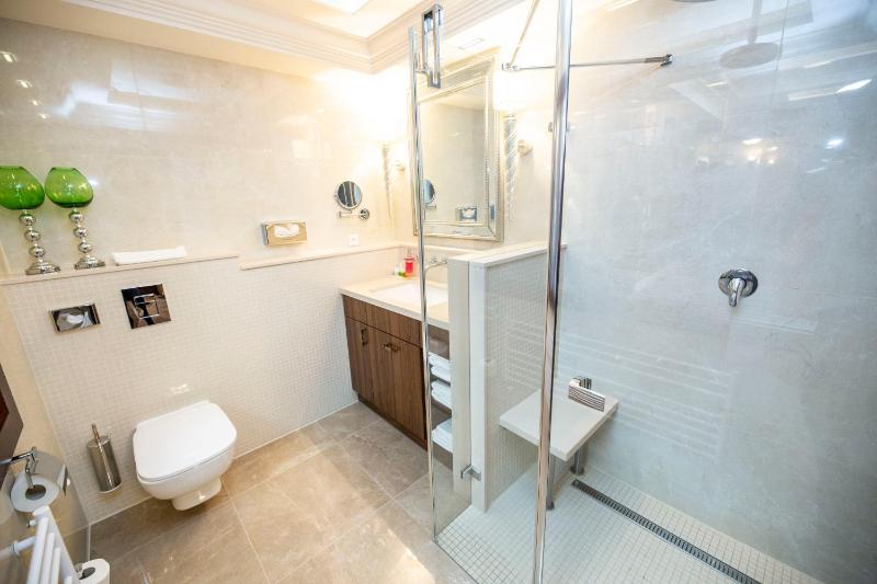 Three-Bedroom Suite image 3