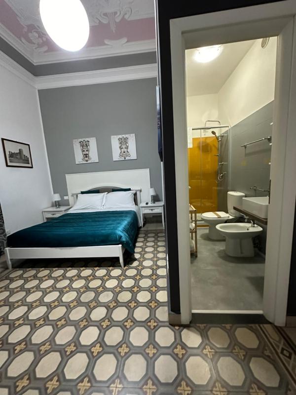 Deluxe Double Room with Side Sea View image 3