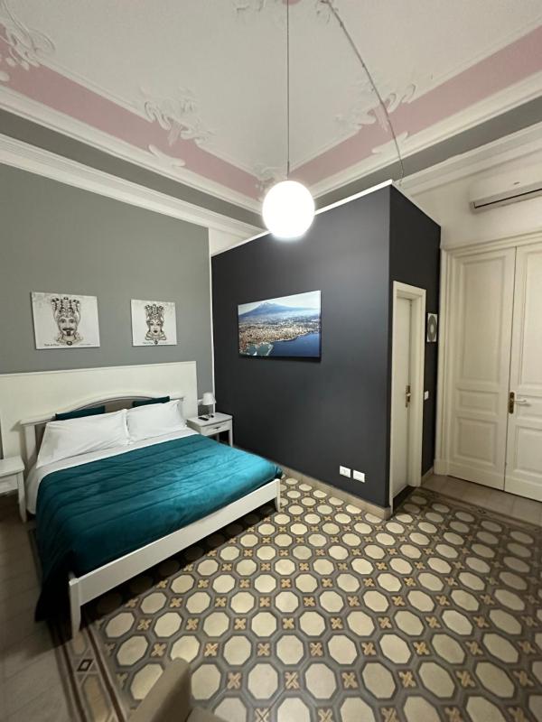 Deluxe Double Room with Side Sea View image 4
