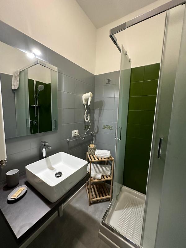 Double Room image 3