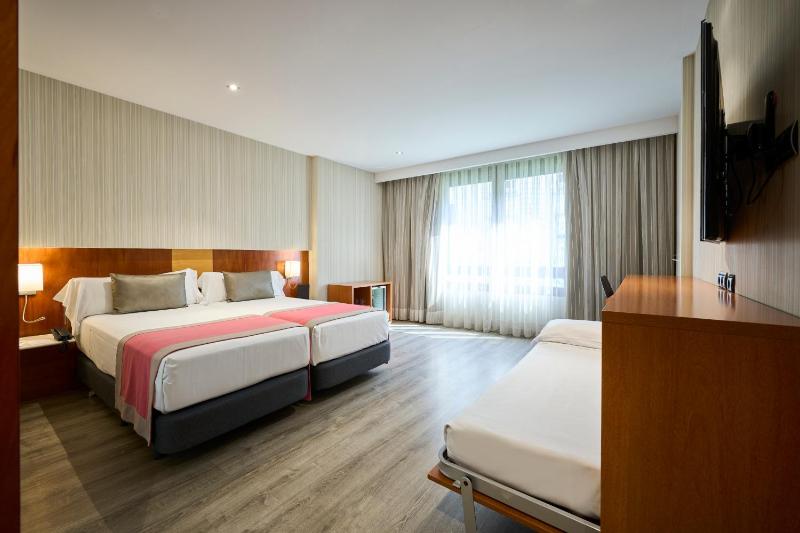 Triple Room (3 Adults) image 1