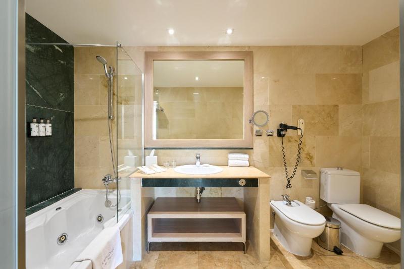 Triple Room (3 Adults) image 2