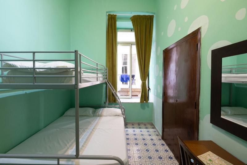 Triple Room with Bathroom image 1
