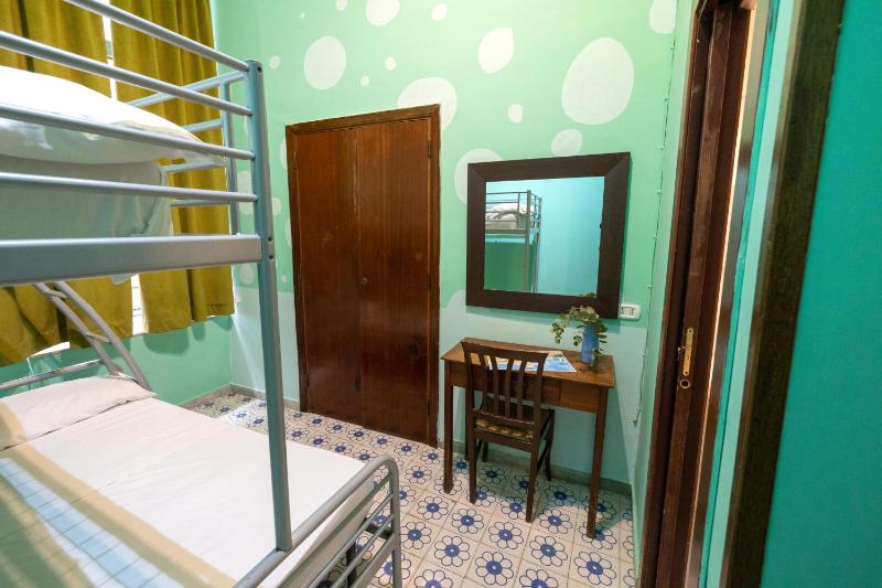 Triple Room with Bathroom image 4