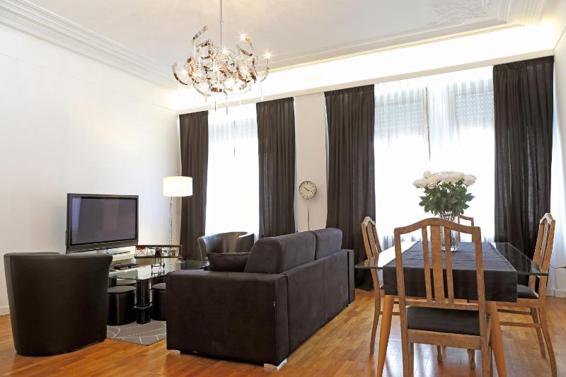 Deluxe Apartment image 2