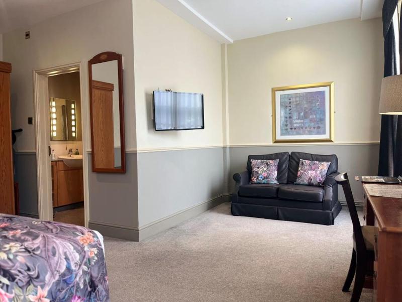Deluxe Double Room image 4