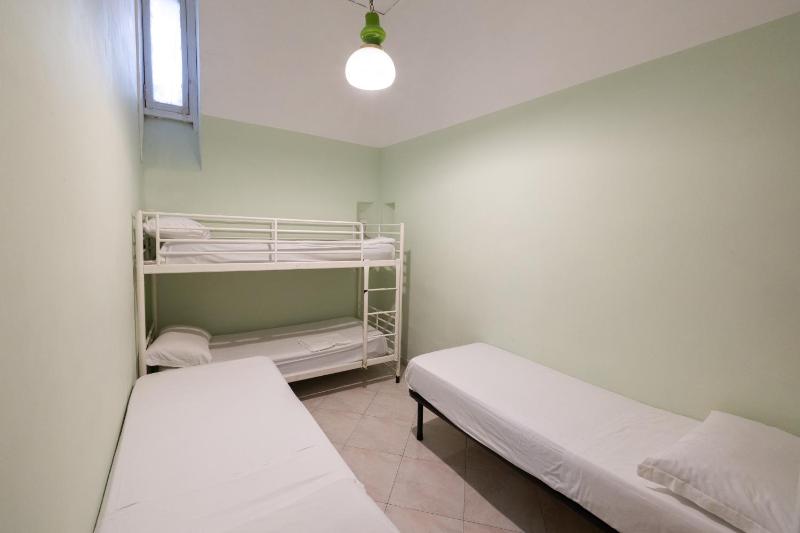 Basic Triple Room with Shared Bathroom image 1