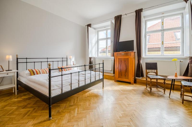 Historic Centre Apartments IV - image 3