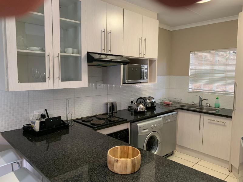 Comfortable Furnished Apartment Wi-fi free Parking - image 10